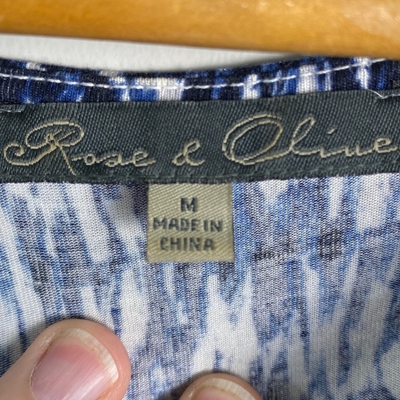 Rose & Olive Women's 3/4 Sleeve Blue/White Stretchy Tunic Top Size‎ Medium - Picture 2 of 13